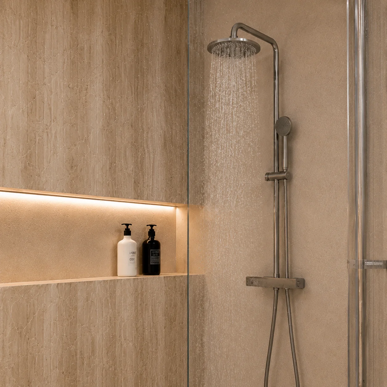Instalações Sanitárias – perspetiva de iluminação linear e revestimento nas paredes